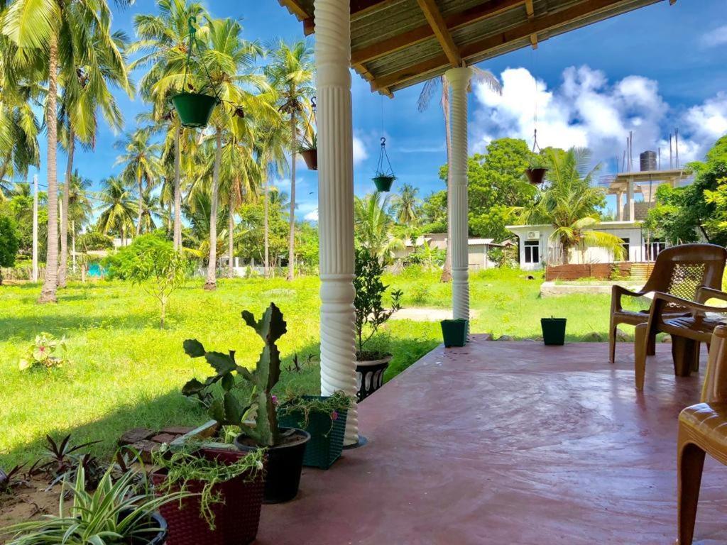 Sai Seashell Rest Inn Nilaveli Тринкомали Экстерьер фото